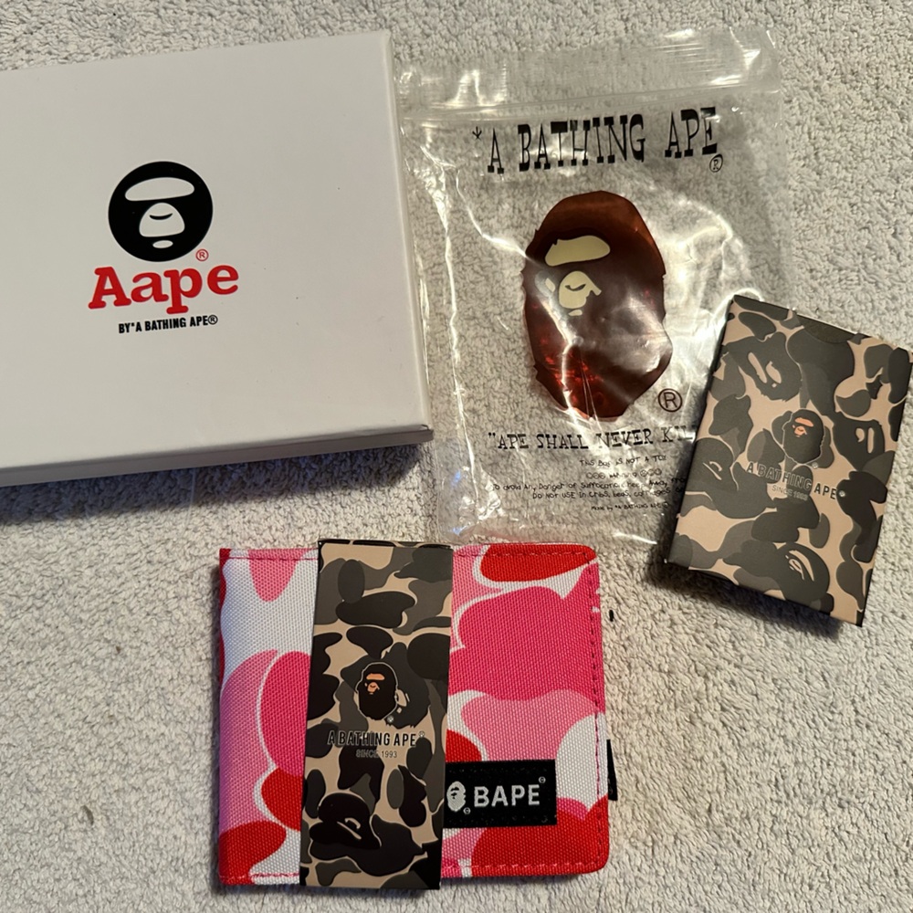 Bape Wallet Mens Pink Camo Nylon Bi-Fold  Bathing Ape Head NIB